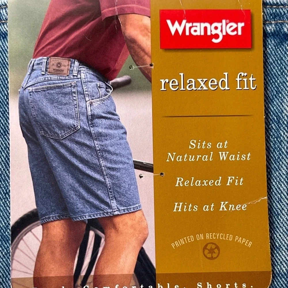Wrangler Mens Blue Relaxed Fit 42 Denim Shorts 606W1SM Medium Wash NEW with tags